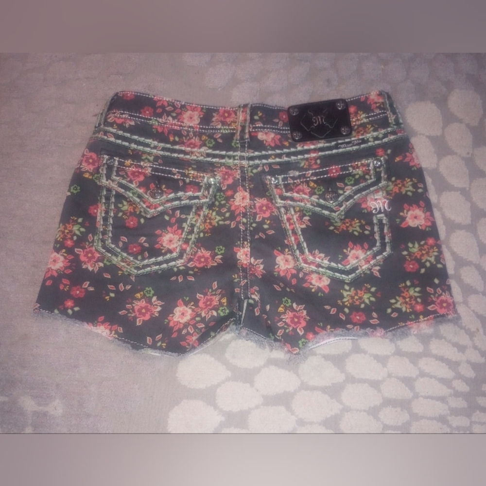 Miss Me Floral Women's Shorts - Black and Pink